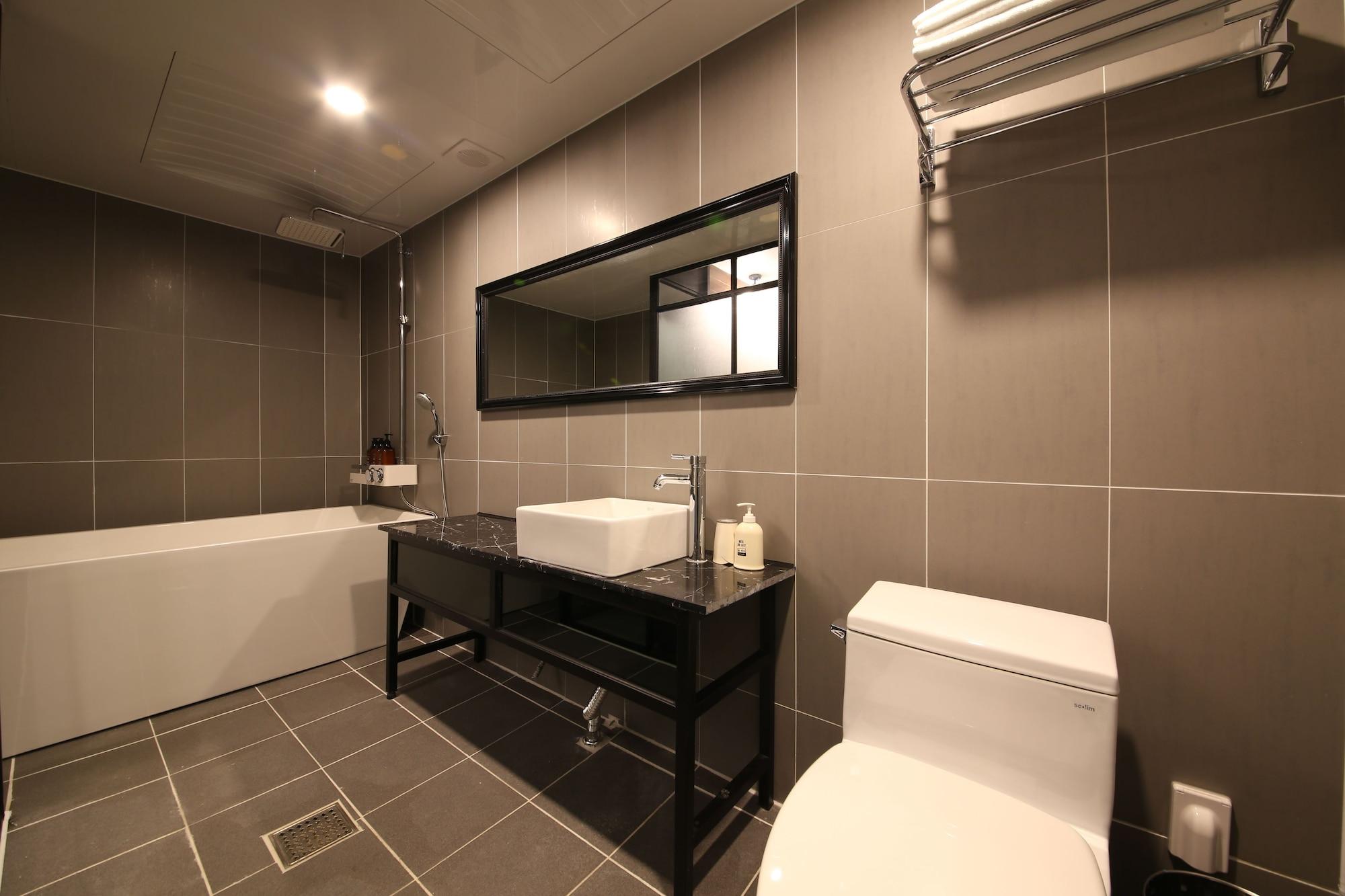 โรงแรม โรงแรมเดอะ ลาสต์ 2*
